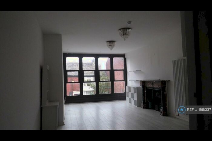 3 Bedroom Maisonette To Rent In Entrance At East Gate, Rochdale, OL16