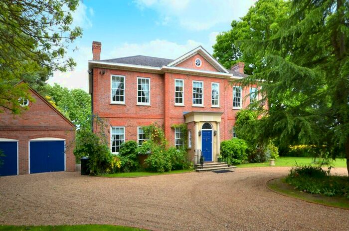 5 Bedroom Detached House To Rent In Aldershot Road, Guildford, GU3