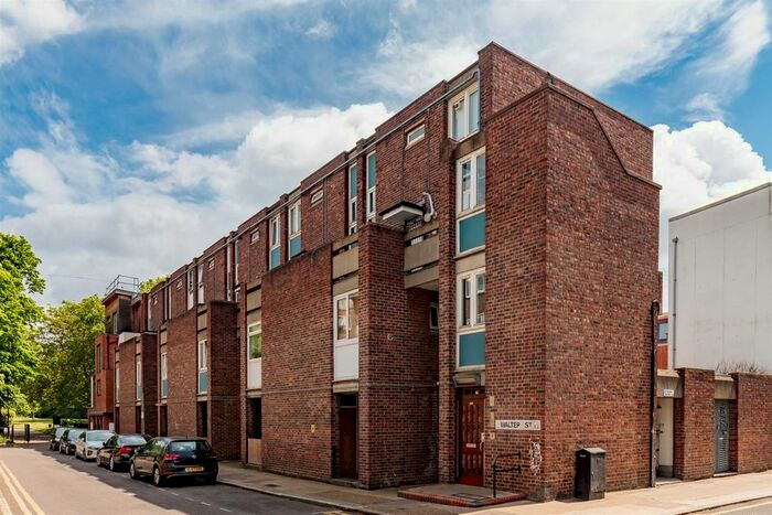 2 Bedroom Maisonette To Rent In Walter Street, London, E2