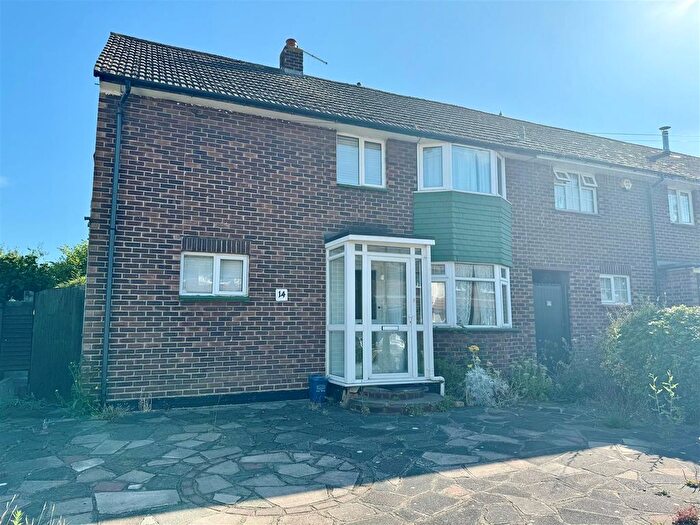 3 Bedroom Semi Detached House To Rent In Woodleigh Avenue, Leigh-On-Sea, SS9