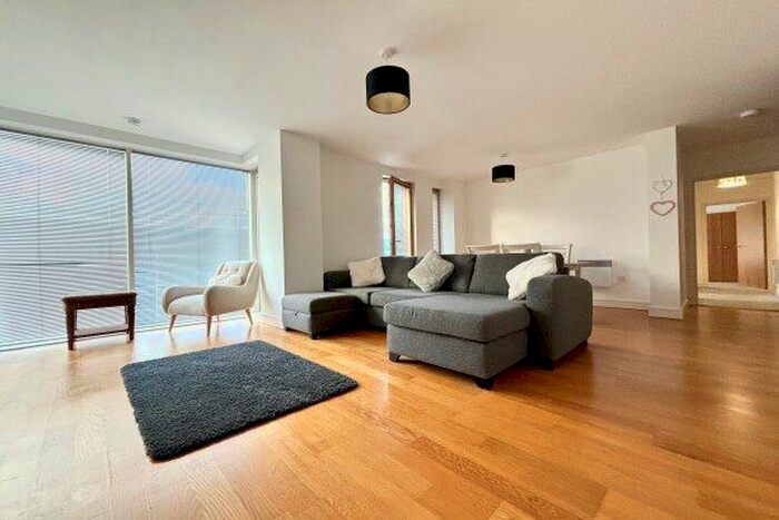 2 Bedroom Flat To Rent In Dock Head Road, Chatham, ME4