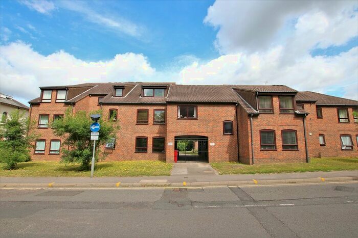 2 Bedroom Flat To Rent In Sharonelle Court, Wokingham, RG40