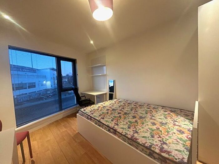 1 Bedroom Flat To Rent In The Pavillion, St Michaels Lane, Headingley, Leeds, LS6