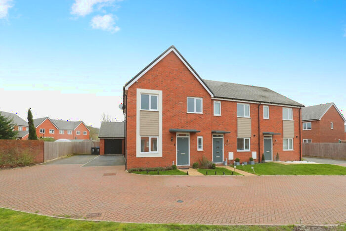 3 Bedroom Semi-Detached House To Rent In Macbeth Road, Stratford-Upon-Avon, CV37