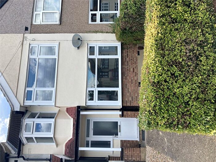 2 Bedroom Flat To Rent In High Road, Chadwell Heath, Romford, Essex, RM6