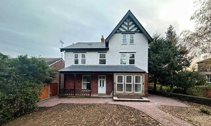 2 Bedroom Flat To Rent In Flat, Claremont Drive, Headingley, Leeds, LS6