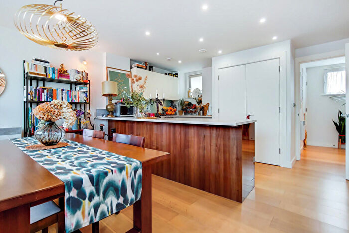2 Bedroom Apartment To Rent In Chance Street, Shoreditch, E2