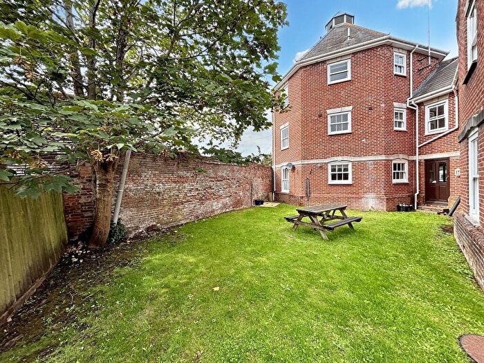 2 Bedroom Apartment For Sale In Sycamore Court, Fordingbridge, SP6
