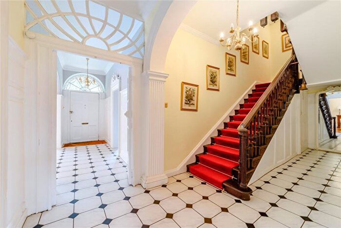 8 Bedroom Semi-Detached House For Sale In Bath Road, Kiln Green, Berkshire, RG10