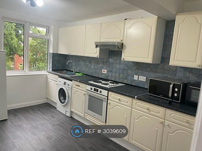 5 Bedroom Flat To Rent In Walm Lane, London, NW2