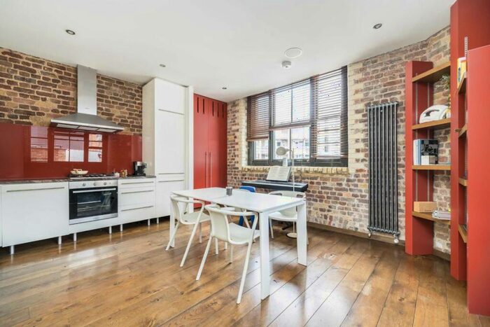 2 Bedroom Flat To Rent In Dingley Place, Clerkenwell, EC1V