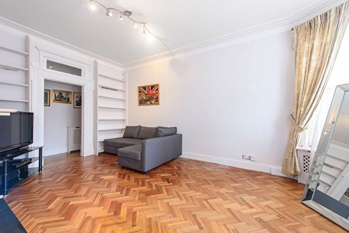 2 Bedroom Flat To Rent In Canfield Gardens, South Hampstead, London, NW6