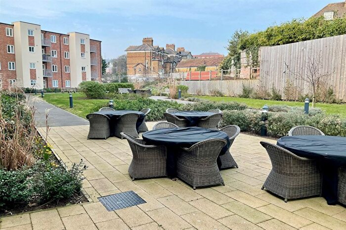 1 Bedroom Flat For Sale In Elkington House, Charlton Green, Dover, CT16