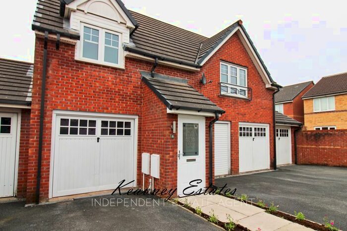 2 Bedroom Flat To Rent In Hirst Avenue, Worsley, M28