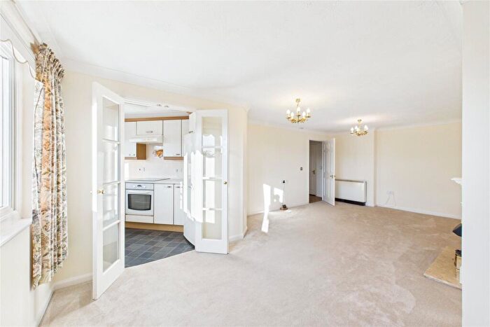 2 Bedroom Apartment For Sale In Yorktown Road, College Town, Sandhurst, Berkshire, GU47