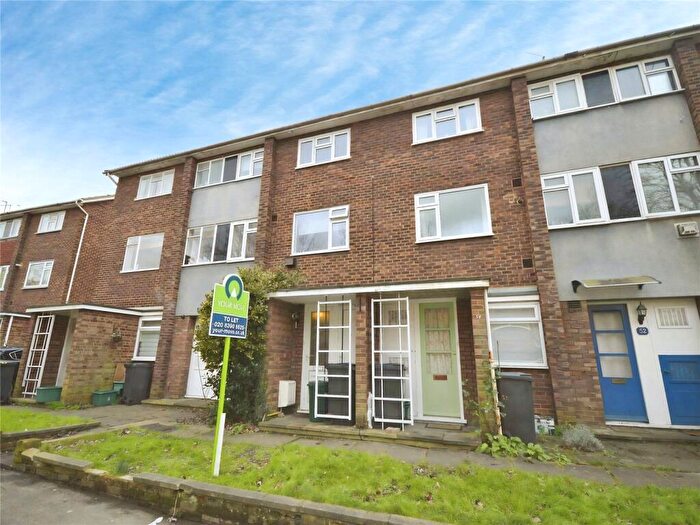 2 Bedroom Flat For Sale In South Terrace, Surbiton, Surrey, KT6