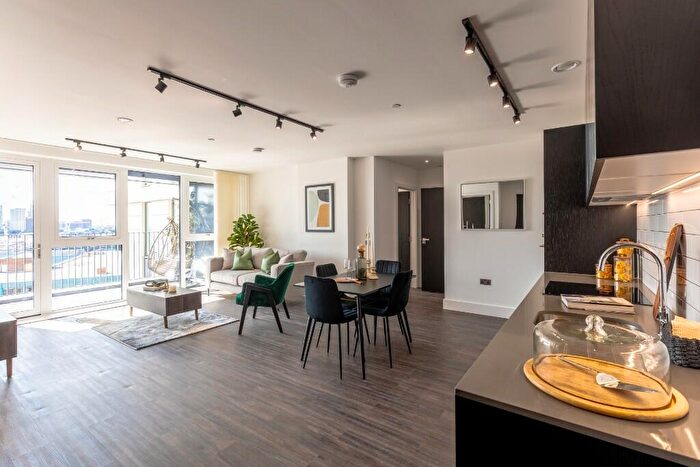 3 Bedroom Flat To Rent In Flat, Mitre Yard, Waterway House, Scrubs Lane, London, NW10