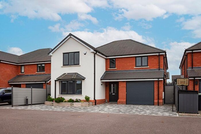 5 Bedroom Detached House For Sale In Wynchwood Lane, Shefford, SG17