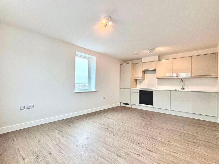 1 Bedroom Flat To Rent In Victoria Road, Farnborough, Hampshire, GU14