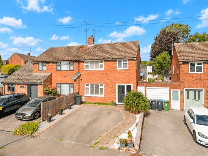 3 Bedroom Semi Detached House For Sale In Friars Walk, Tring, HP23