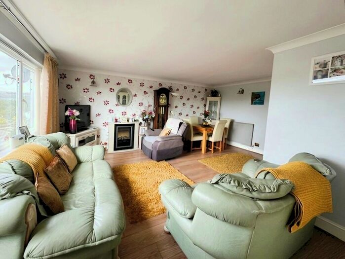 3 Bedroom Detached Bungalow For Sale In Hillside Park, Bedwas