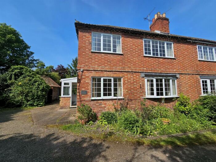 3 Bedroom Semi-Detached House For Sale In Trent View Cottages, High Marnham, Newark, NG23