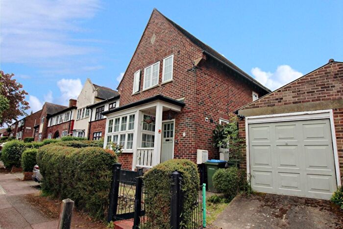 3 Bedroom Semi-Detached House To Rent In Willrose Crescent, Abbey Wood, SE2