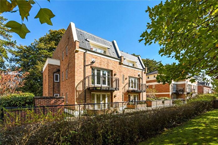 2 Bedroom Apartment For Sale In Fraser Gardens, Winchester, Hampshire, SO22