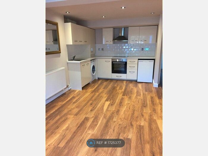 1 Bedroom Flat To Rent In Hermon Hill, London, E11