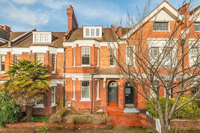2 Bedroom Flat For Sale In Barcombe Avenue, Streatham Hill, SW2