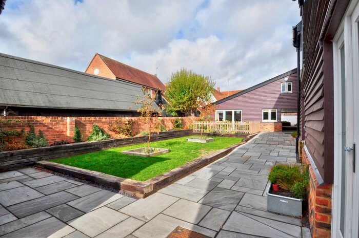 2 Bedroom Flat To Rent In Market Place, Henley On Thames, RG9