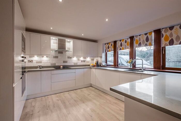 5 Bedroom Detached House For Sale In Rustless Close, Cleckheaton, BD19