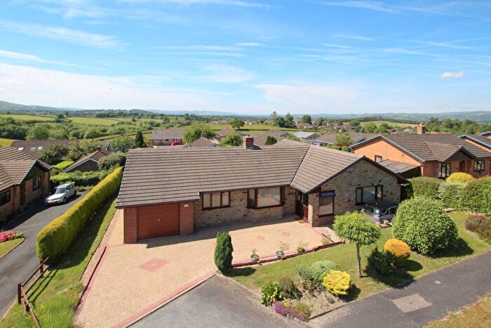 3 Bedroom Detached Bungalow For Sale In Lakeside Avenue, Llandrindod Wells, LD1