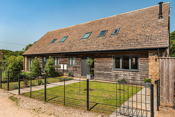 3 Bedroom Semi-Detached House To Rent In Little Tew, OX7