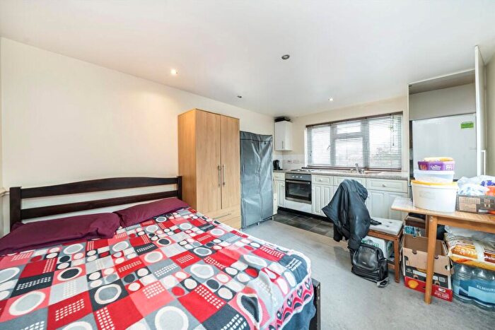 Flat To Rent In Torver Road, Harrow, HA1