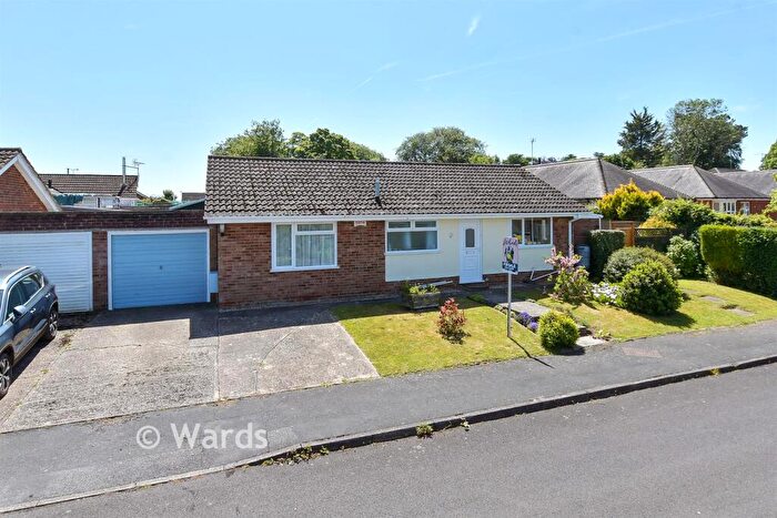 3 Bedroom Detached Bungalow For Sale In St. Andrew's Gardens, Shepherdswell, Kent, CT15