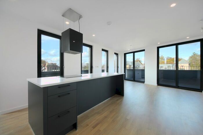 3 Bedroom Flat To Rent In The Vale, London, W3