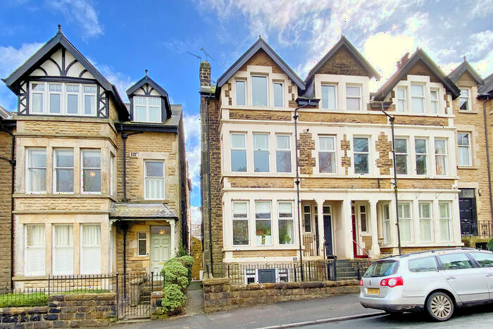 2 Bedroom Apartment To Rent In Harlow Moor Drive, Harrogate, HG2