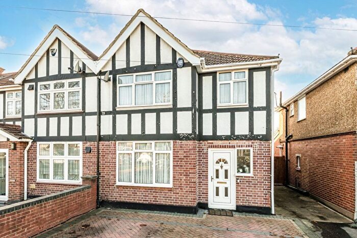 3 Bedroom Semi-Detached House For Sale In Heston Avenue, Hounslow, TW5