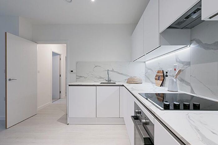 2 Bedroom Flat To Rent In Farine Avenue, Hayes, UB3