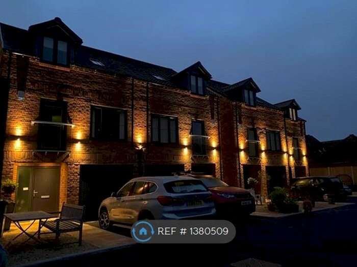 3 Bedroom Semi-Detached House To Rent In Brewery Court, Bewdley, DY12