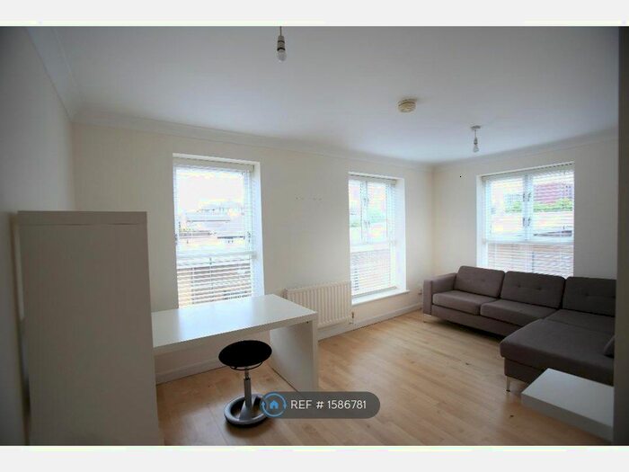 2 Bedroom Flat To Rent In South Lodge, West Silvertown, London, E16