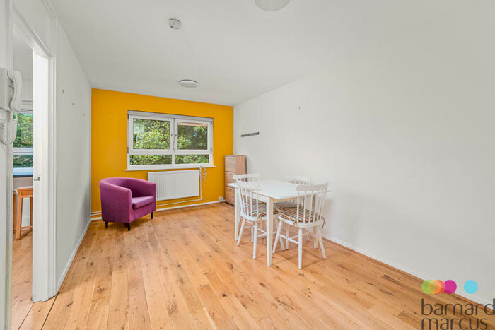 1 Bedroom Apartment To Rent In Fouracres, Holden Road, Woodside Park, N12