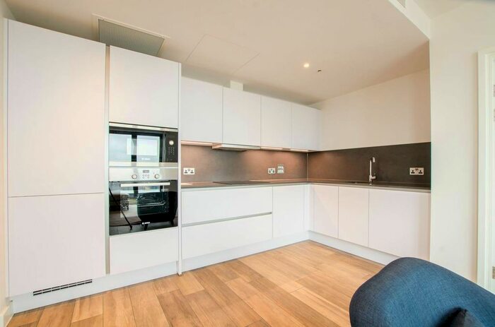 2 Bedroom Flat To Rent In Three Colts Lane, Bethnal Green, London, E2