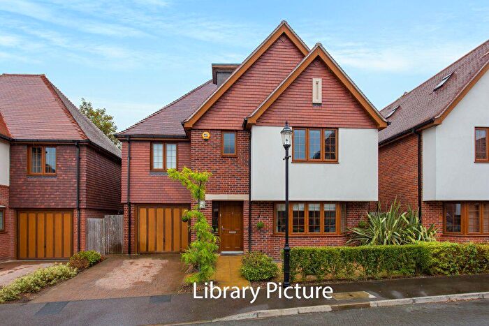 5 Bedroom Detached House To Rent In Bishop Ramsey Close, Ruislip, HA4