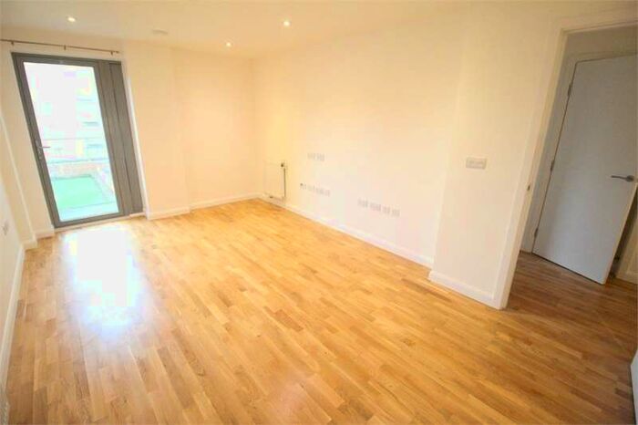1 Bedroom Flat To Rent In Brook Road, Borehamwood, Hertfordshire, WD6
