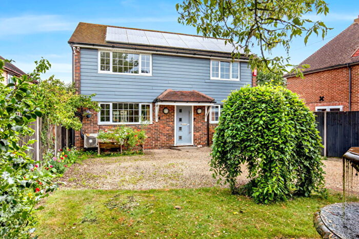 3 Bedroom Detached House For Sale In Upton Road, Chichester, PO19