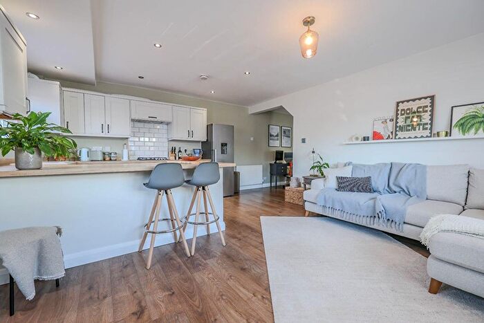 1 Bedroom Flat For Sale In Glendale Gardens, Leigh-On-Sea, SS9