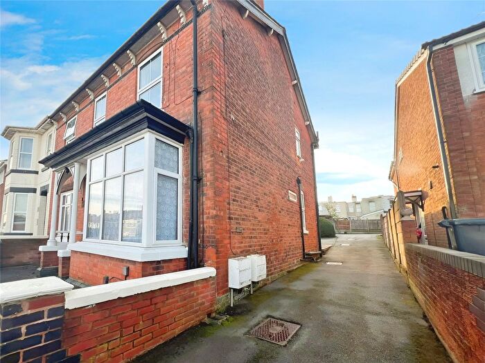 2 Bedroom Flat To Rent In Chetwynd Road, Wolverhampton, West Midlands, WV2