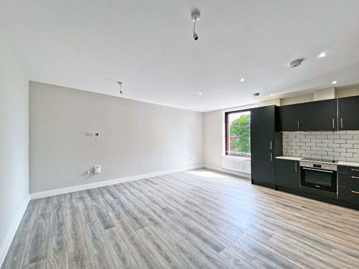 3 Bedroom Flat To Rent In Stratfield House, Station Road, Hook, RG27